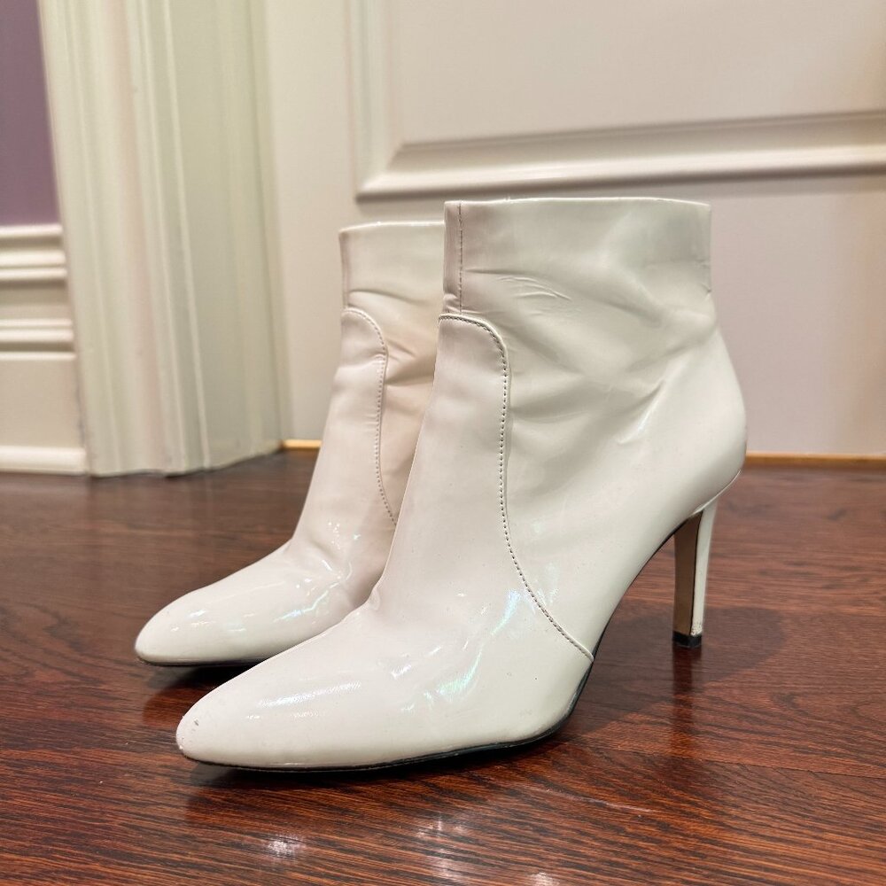 Sam Edelman White Leather Heeled Boots in Patent Gloss Finish Size 8